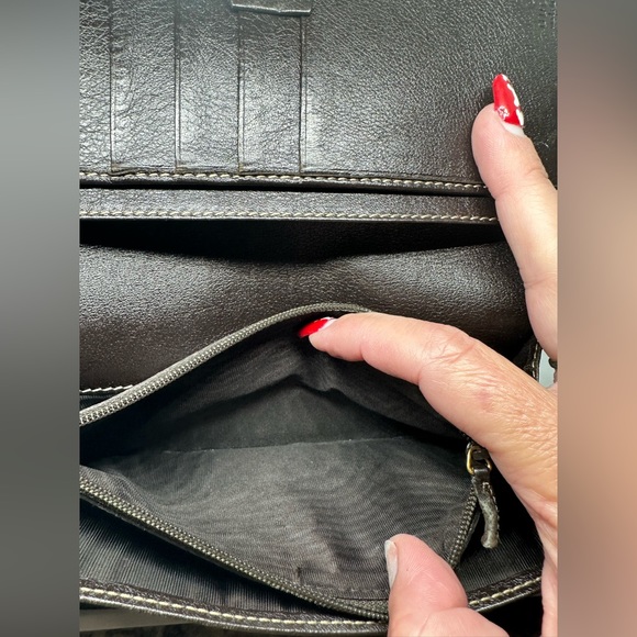 Gucci GG Webbed Shield Long Wallet - Picture 4 of 7